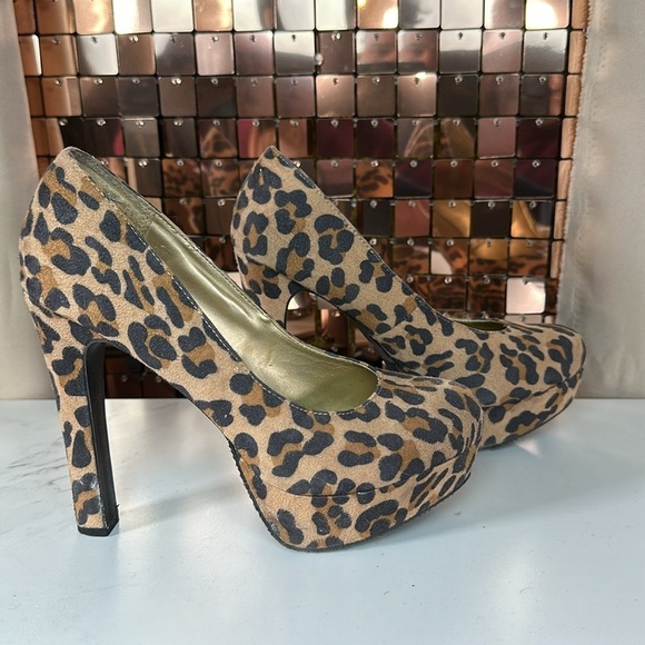 MOSSIMO Tan, Brown, Black Cheetah Print Faux Suede Heels Size 8 - Picture 5 of 10